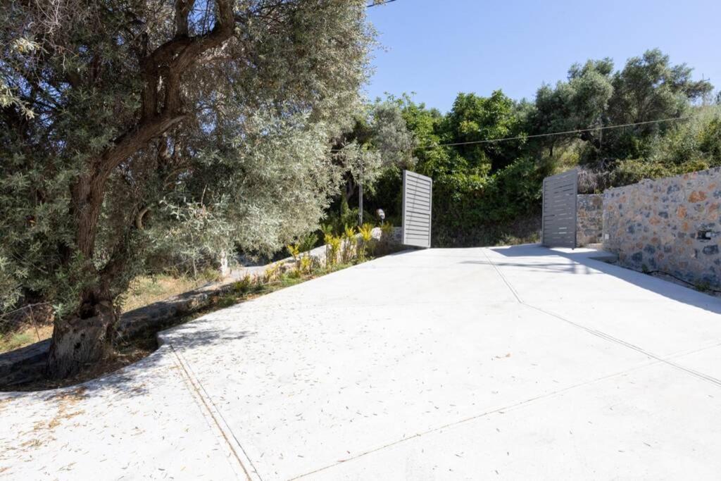 Mela Luxury Apartments Maroulas Exterior photo